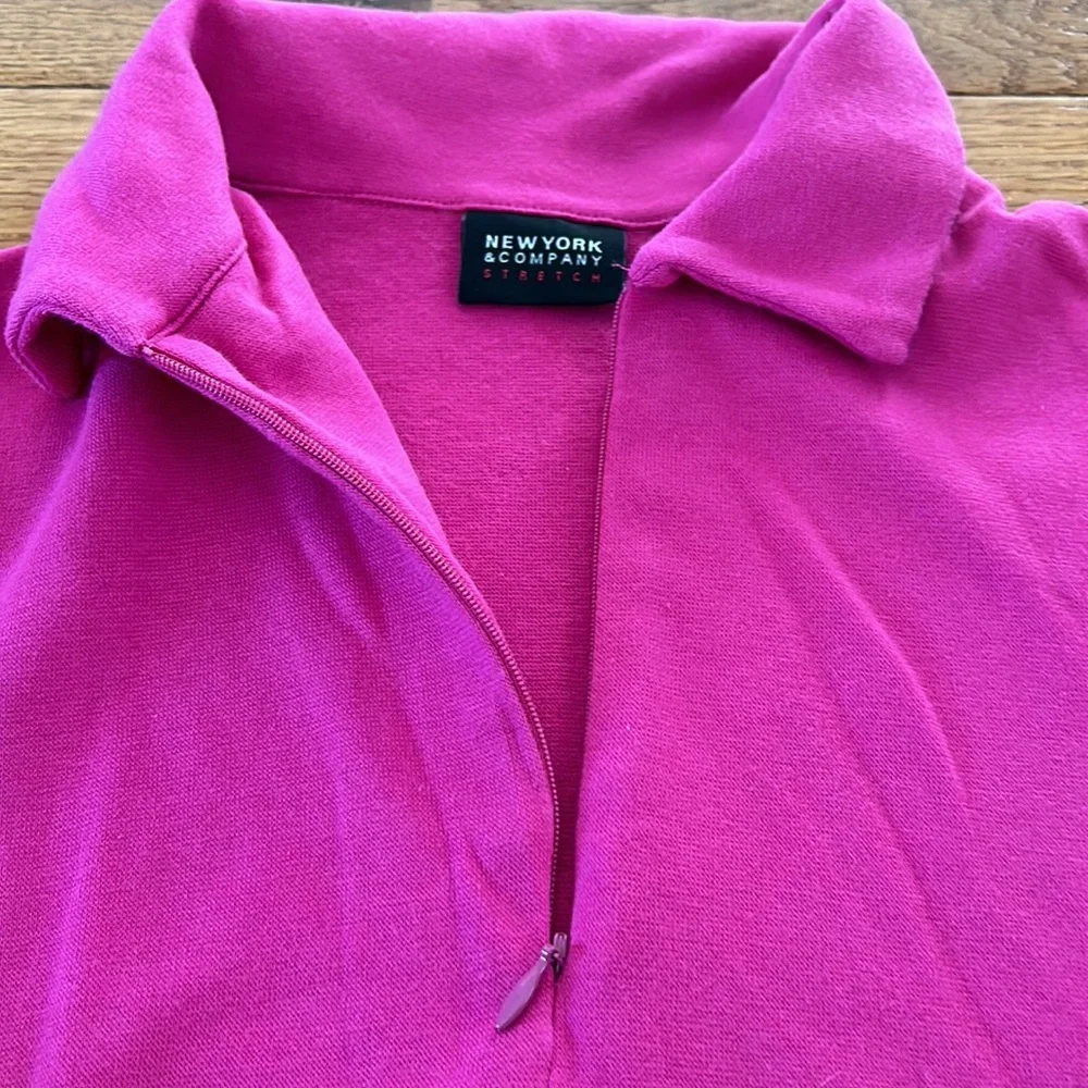 New York & Company short sleeve have zipper top Size small - Picture 3 of 5